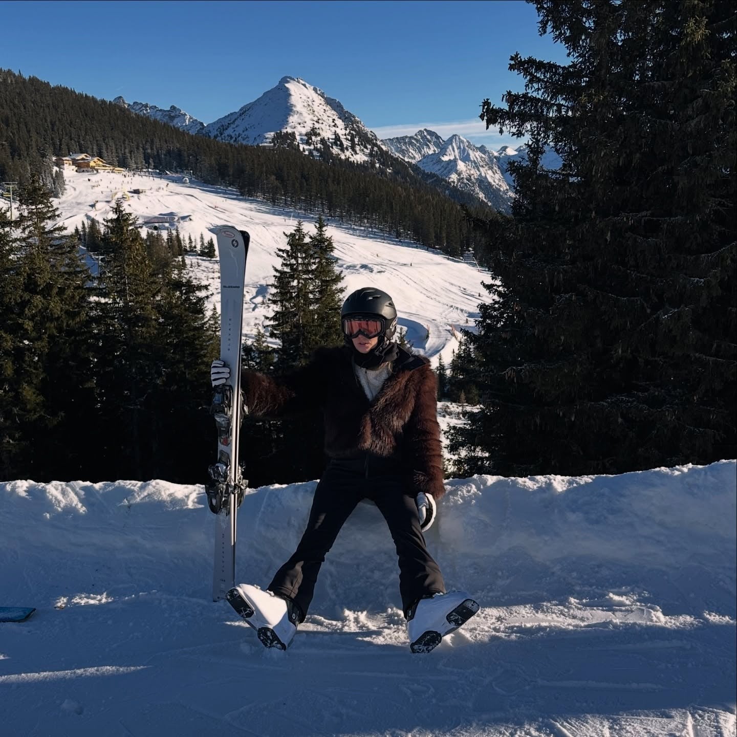 Brown faux fur jacket over a white sweater Brown faux fur jacket over a white sweater — Ski Trip Outfits 2027