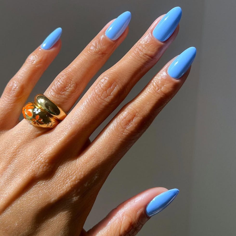 Short Oval Pearlescent Polish With Subtle Shimmer Short Oval Pearlescent Polish With Subtle Shimmer — Sky Blue Nails 2027