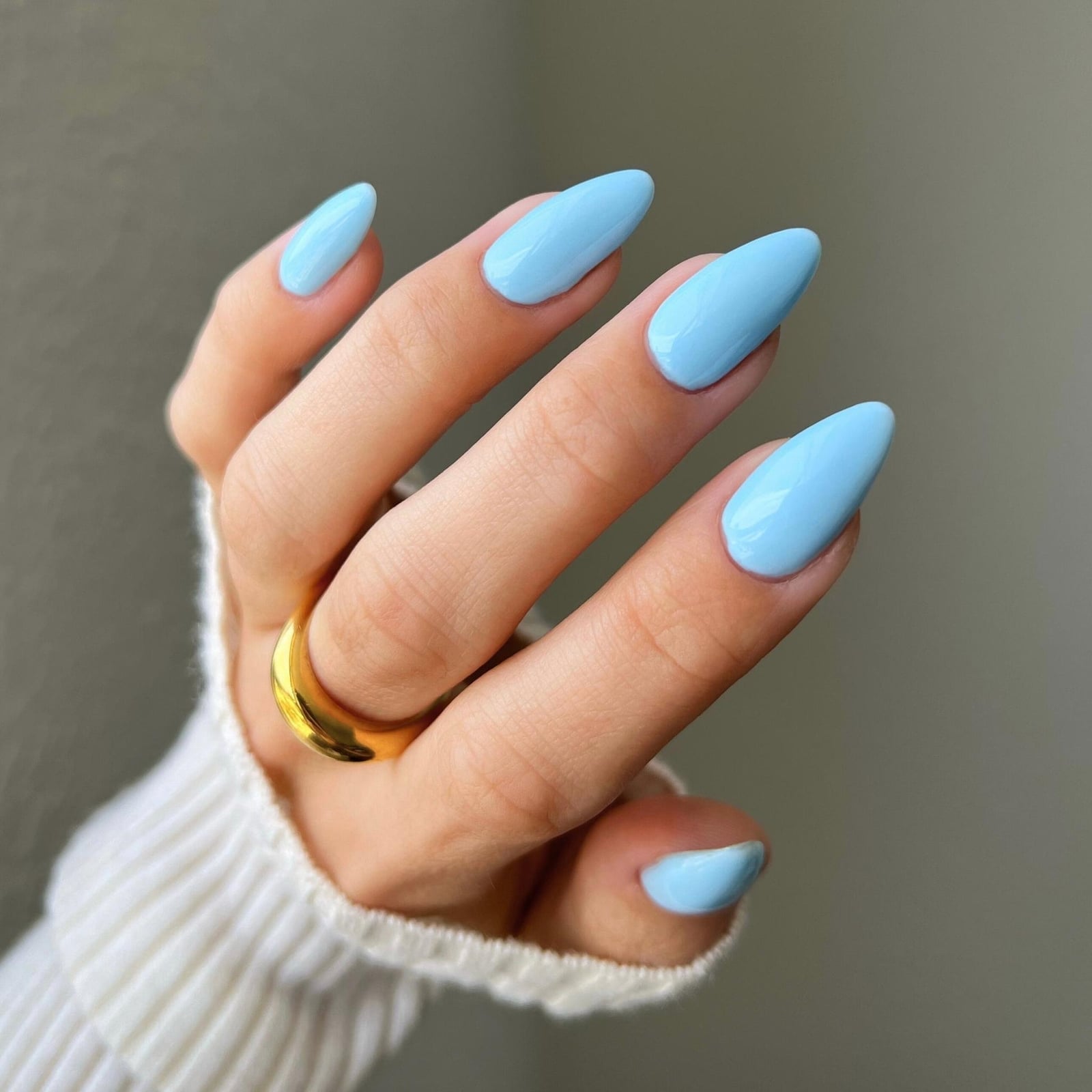 Bright Sky Blue Medium Almond Nails Bright Sky Blue Medium Almond Nails — Sky Blue Nails 2027