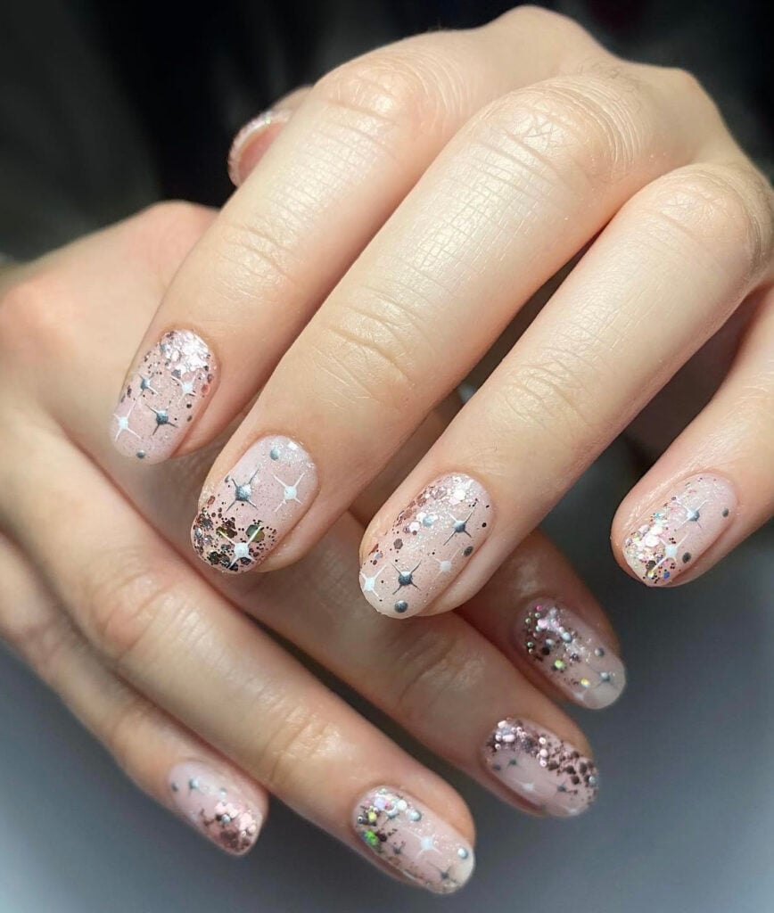 Short Oval Starry Night Glitter Line Art Short Oval Starry Night Glitter Line Art — Sparkly New Years Nails 2027