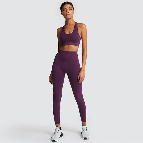 Seamless purple sports bra and leggings Seamless purple sports bra and leggings — Sporty Athletic Outfits 2027