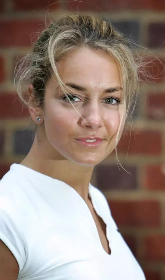 Loose Waves With Wispy Bangs Loose Waves With Wispy Bangs — Sporty Gym Hairstyles 2027