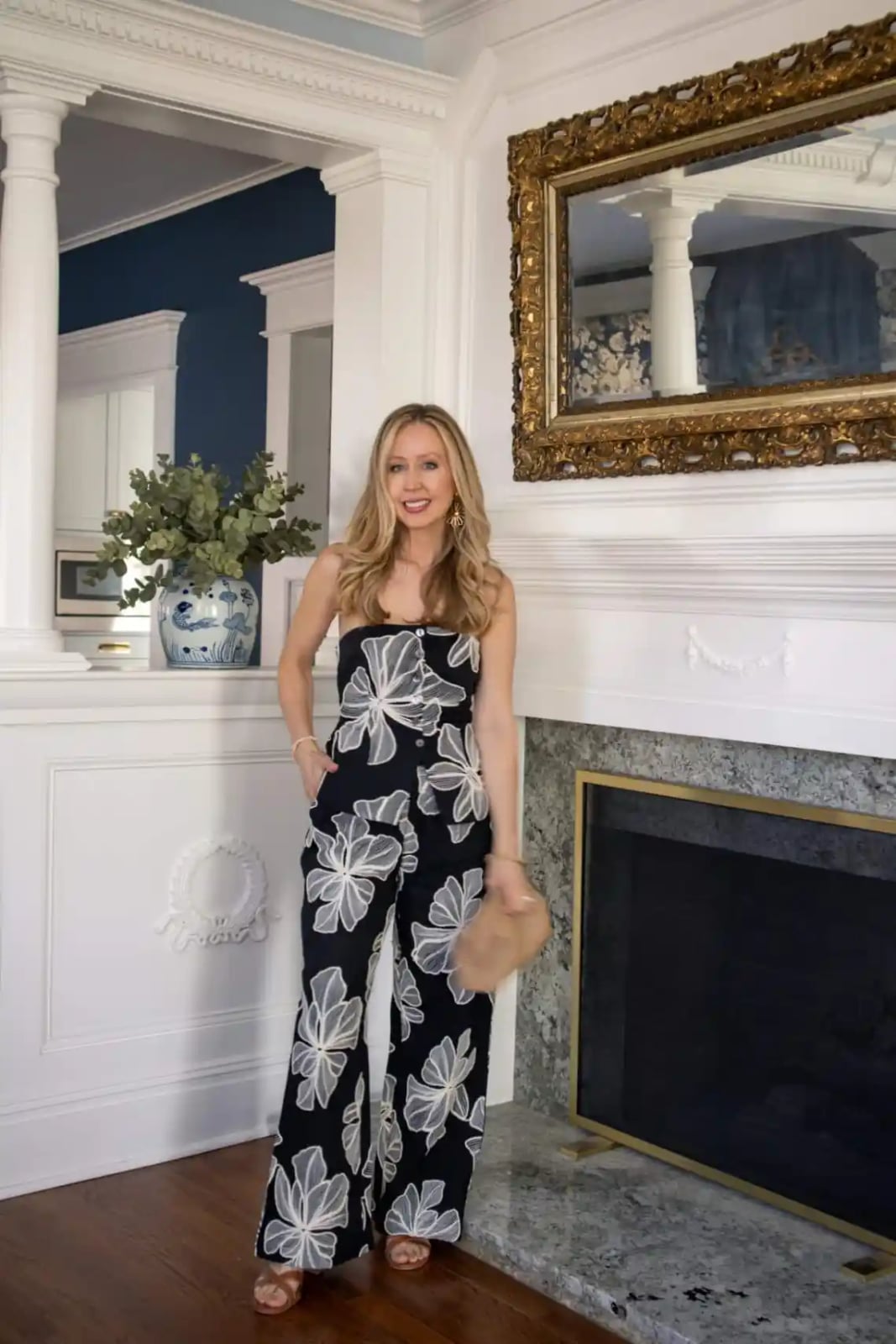 Black white floral print strapless jumpsuit for vacation evenings Black white floral print strapless jumpsuit for vacation evenings — Spring Break Night Outfits 2027