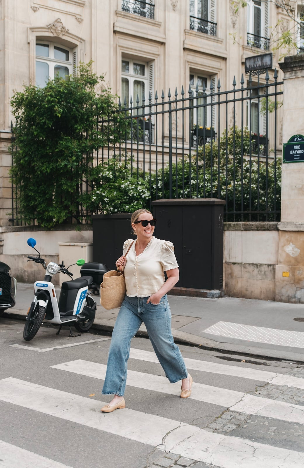 Beige ballet flats with ruffled blouse and wide-leg jeans Beige ballet flats with ruffled blouse and wide-leg jeans — Spring Outfits 2027 with Ballet Flats