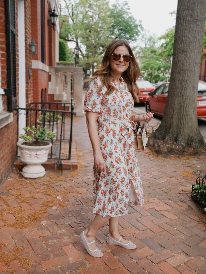 Light pink ballet flats with floral midi shirt dress Light pink ballet flats with floral midi shirt dress — Spring Outfits 2027 with Ballet Flats