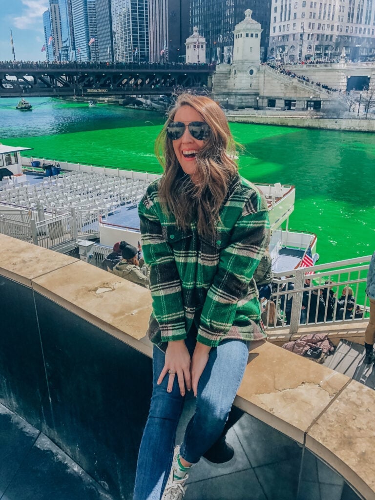 Green plaid flannel shirt with blue jeans and white sneakers Green plaid flannel shirt with blue jeans and white sneakers — St Patricks Day Outfits 2027