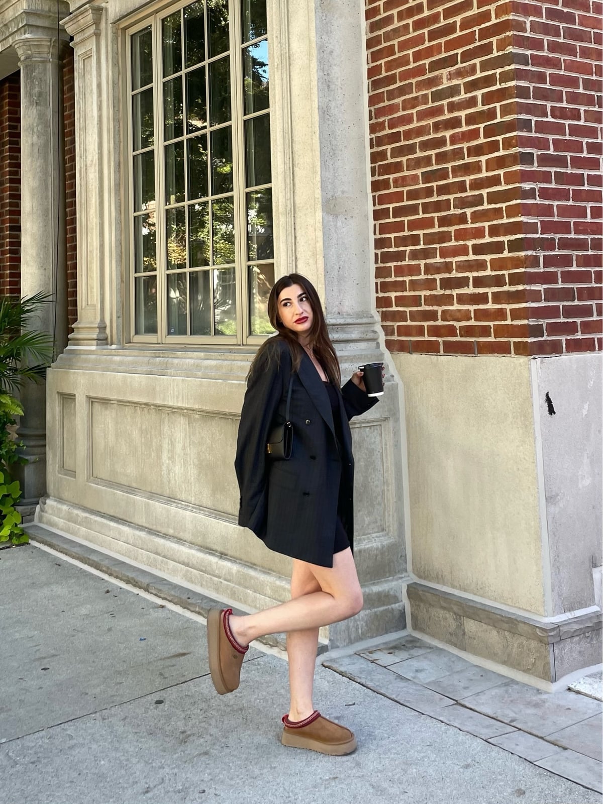 Gray blazer and tan clogs for casual chic, Black Shoulder Bag Gray blazer and tan clogs for casual chic, Black Shoulder Bag — Tasman Uggs Outfits 2027