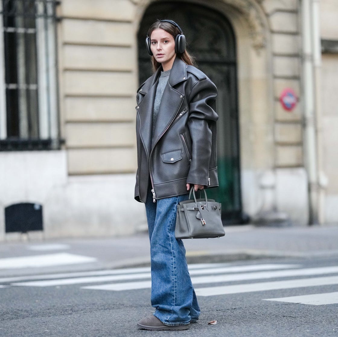 Leather biker jacket and dark gray Ugg boots Leather biker jacket and dark gray Ugg boots — Tasman Uggs Outfits 2027