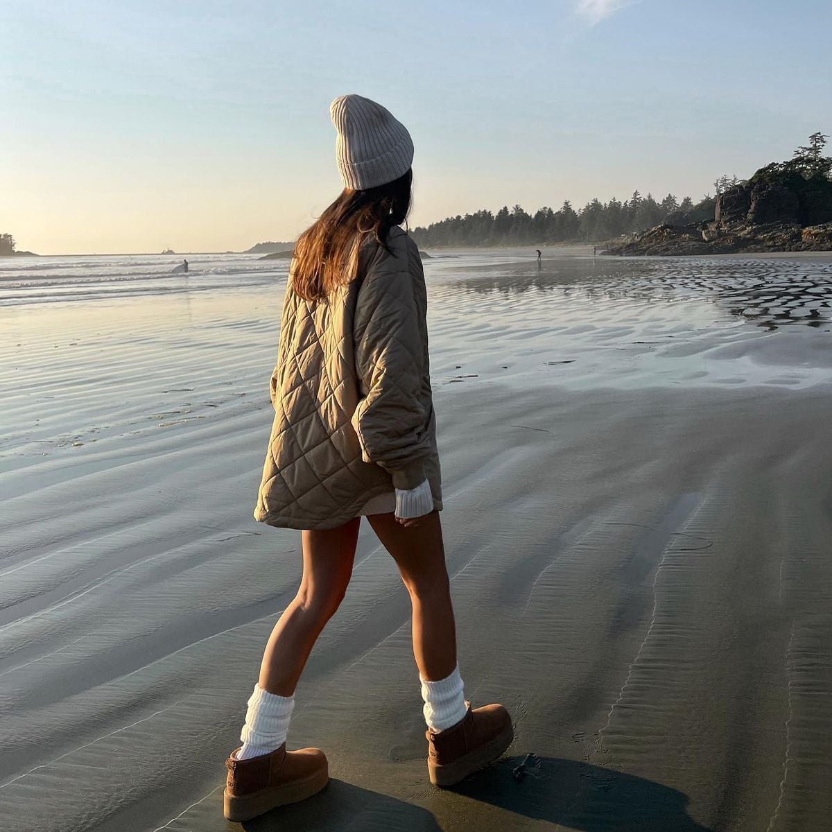 Tan jacket and brown platform Uggs on the beach Tan jacket and brown platform Uggs on the beach — Tasman Uggs Outfits 2027