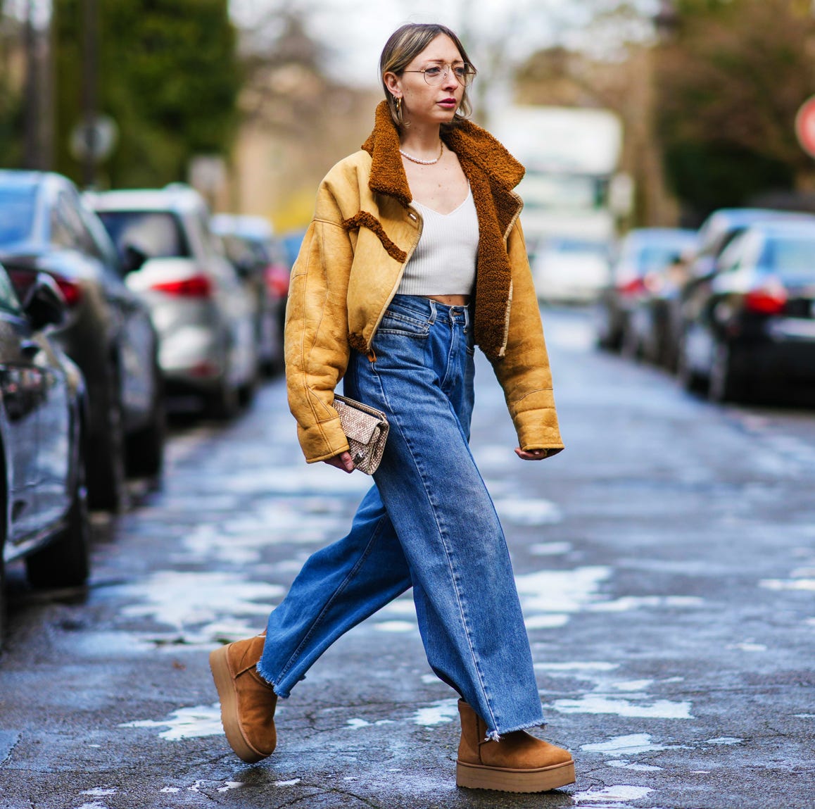 Yellow shearling jacket and Ugg Tasman boots Yellow shearling jacket and Ugg Tasman boots — Tasman Uggs Outfits 2027