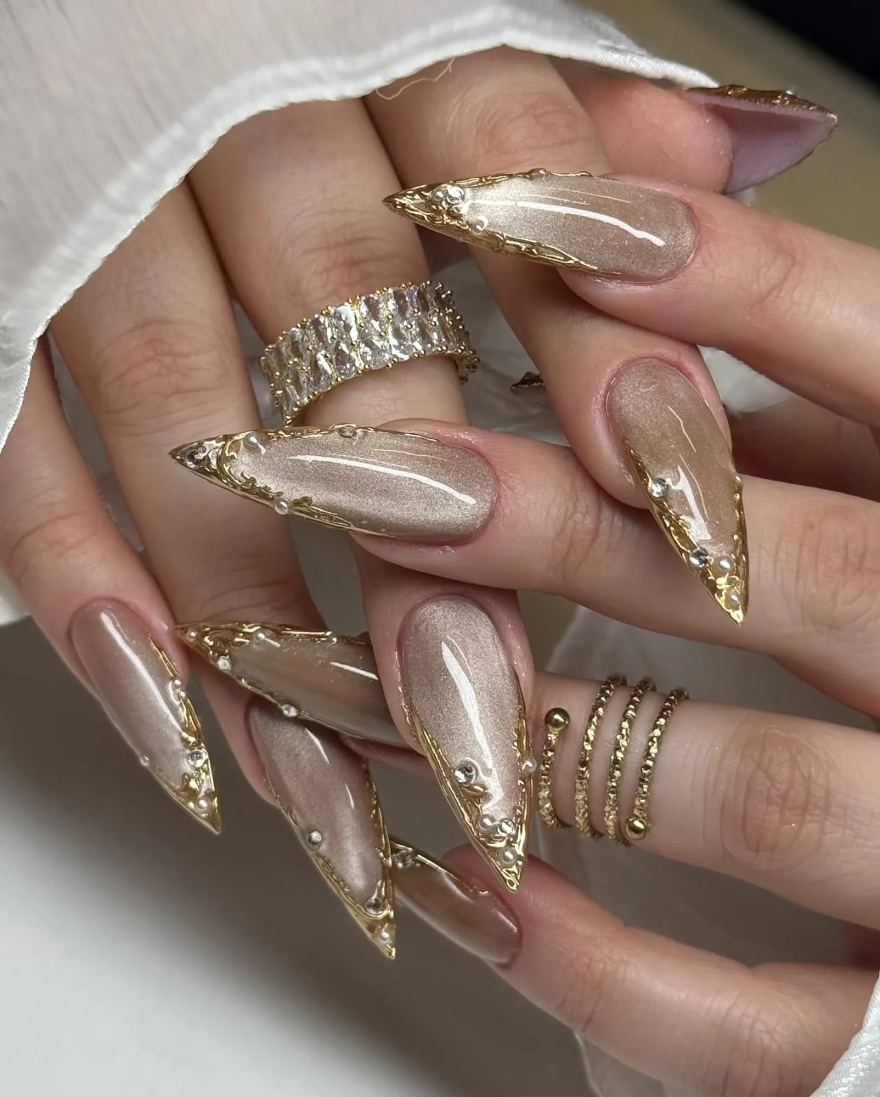 Long Stiletto Metallic Taupe Chrome with Gold Accents Long Stiletto Metallic Taupe Chrome with Gold Accents — Taupe Nails 2027