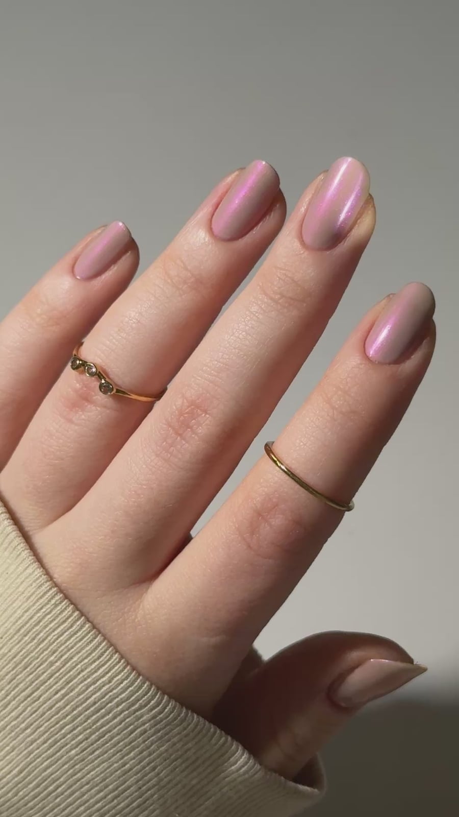 Medium Oval Pale Pink Iridescent Shimmer Nails Medium Oval Pale Pink Iridescent Shimmer Nails — Taupe Nails 2027