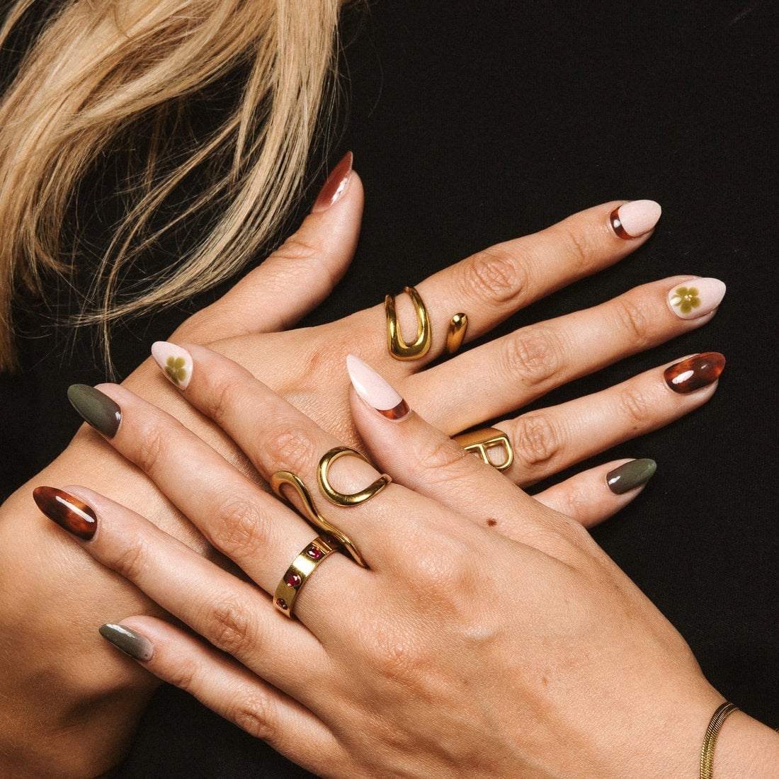 Rich Glossy Terracotta Medium Oval Rich Glossy Terracotta Medium Oval — Terracotta Nails 2027
