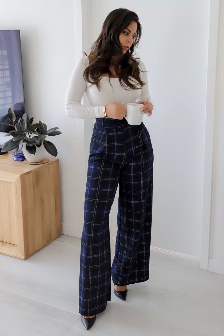 Plaid Wide Leg Trousers Outfit Plaid Wide Leg Trousers Outfit — Thanksgiving Dinner Outfits 2026