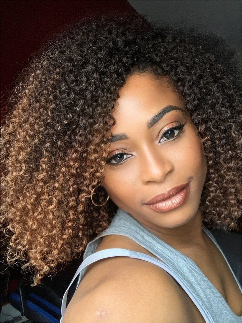 Collarbone Dark Brown With Blonde Ombre Curls Collarbone Dark Brown With Blonde Ombre Curls — Tight Curls 2027