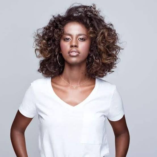 Collarbone Dark Brown Curls With Warm Highlights Collarbone Dark Brown Curls With Warm Highlights — Tight Curls 2027