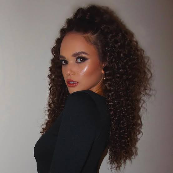 Collarbone Layered Cut With Caramel Highlights, Layers Collarbone Layered Cut With Caramel Highlights, Layers — Tight Curly Hairstyles 2027