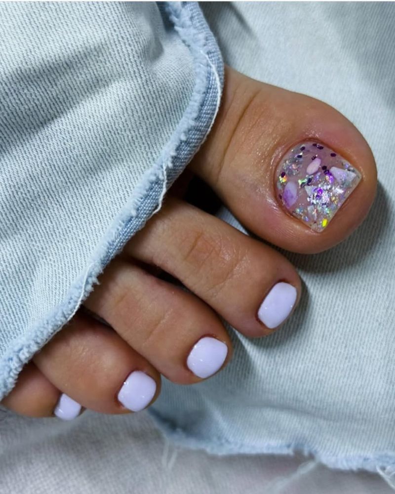 Lavender Glitter Accent Glossy Short Square Toes — Toe Nails 2027 for Pale Skin
