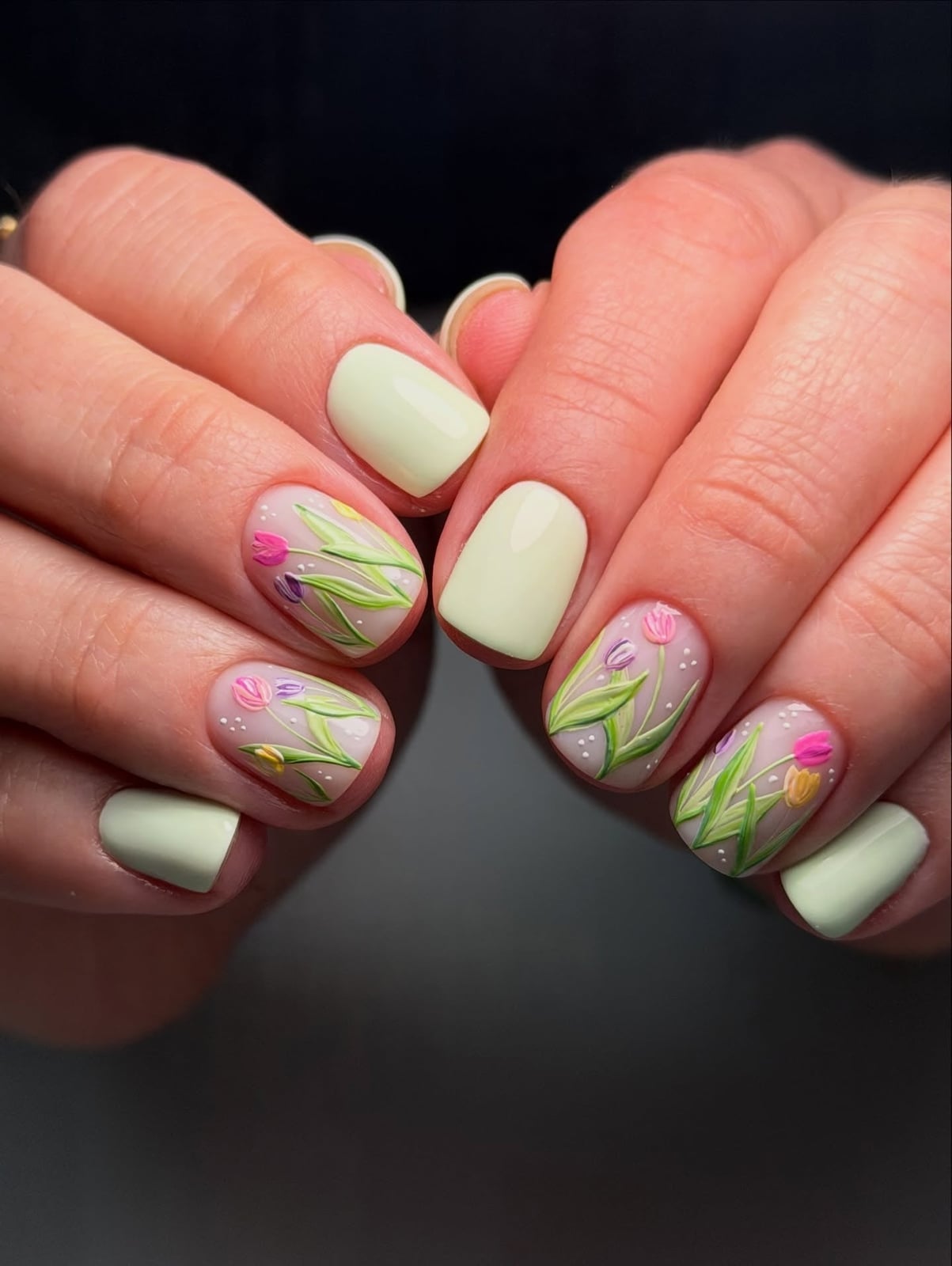 Short Oval Pale Yellow Tulip Accent Nails Short Oval Pale Yellow Tulip Accent Nails — Tulip Flower Nails 2027