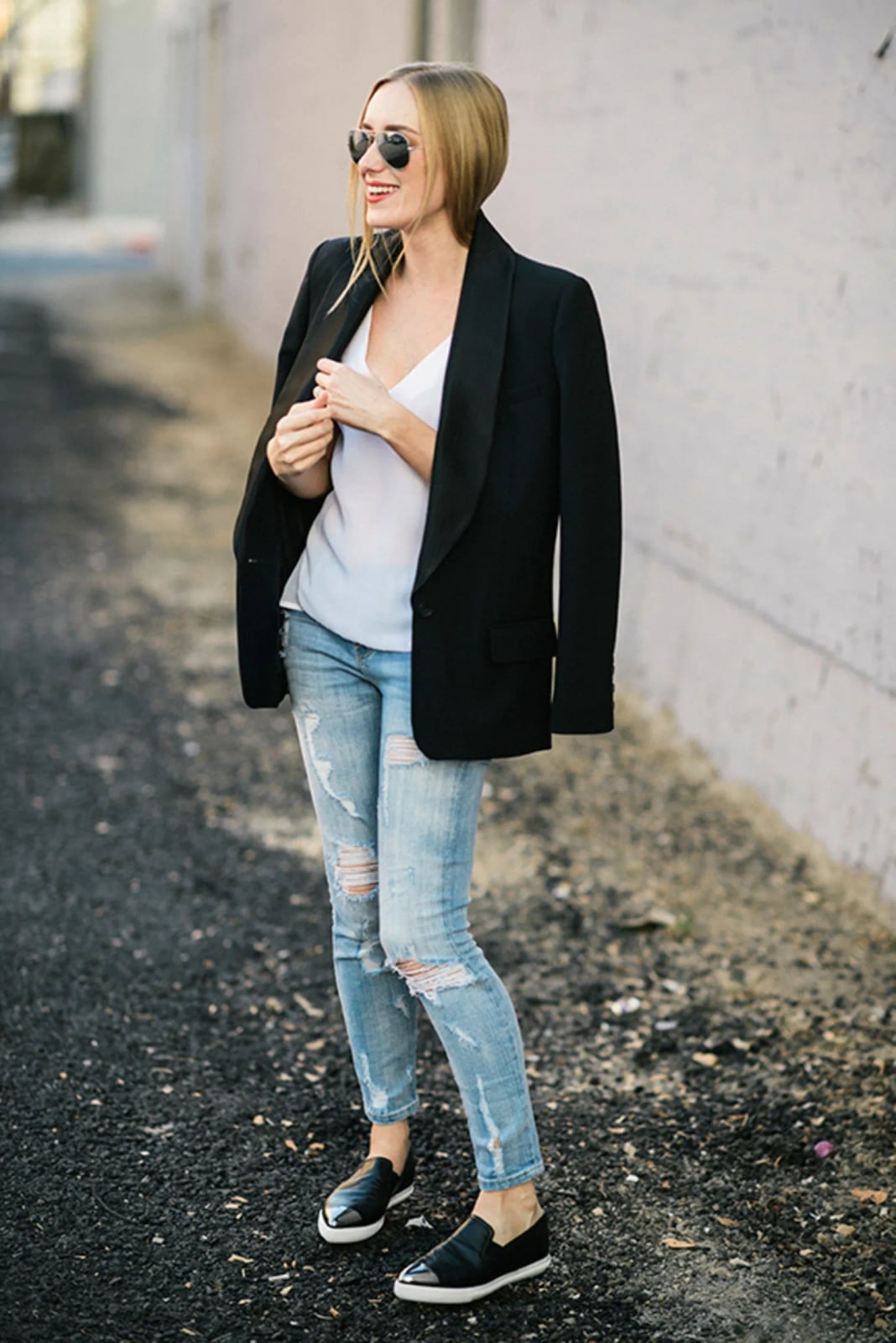 Oversized Black Blazer With Distressed Skinny Jeans Oversized Black Blazer With Distressed Skinny Jeans — Tuxedo Blazer Outfits 2027
