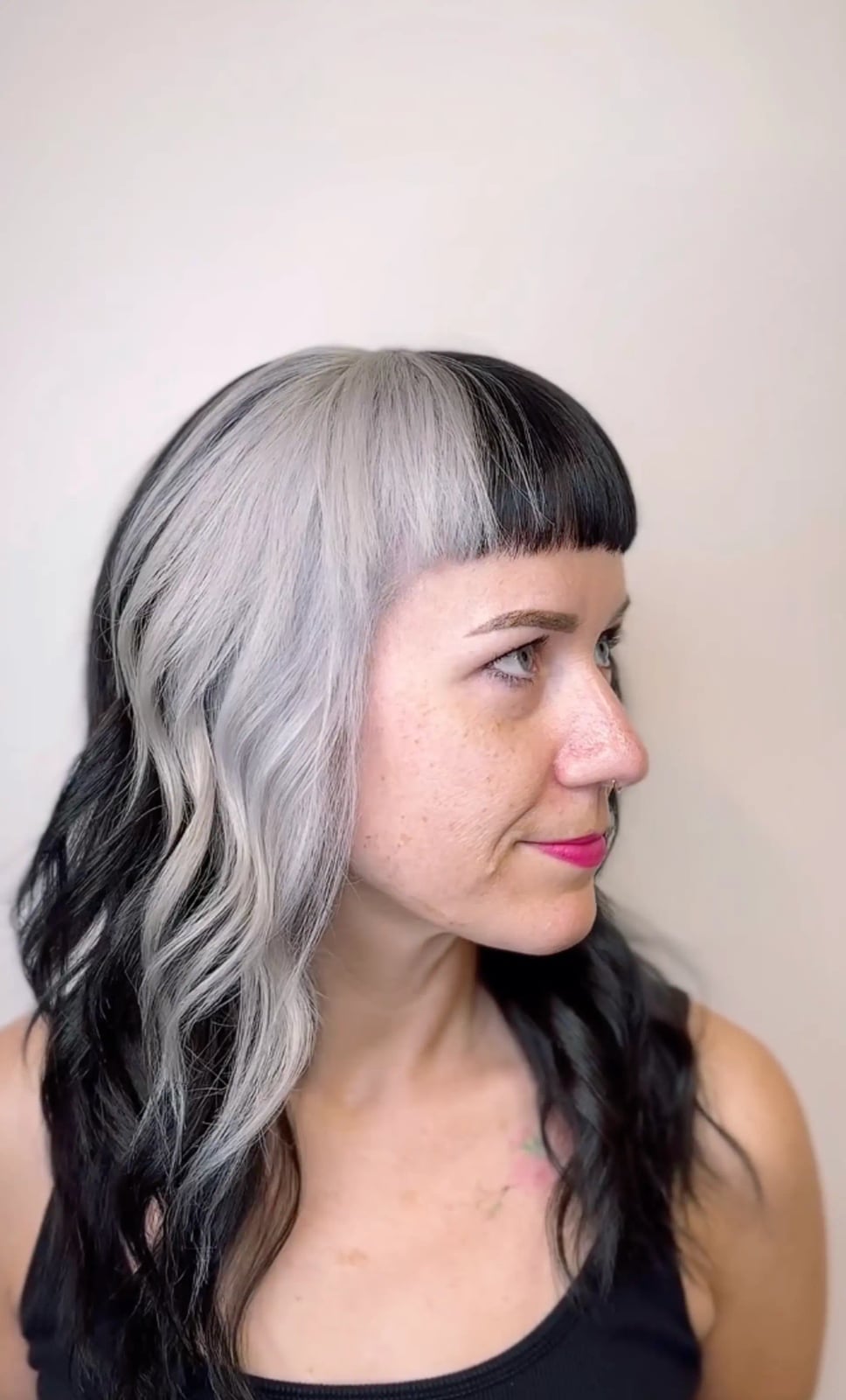 Shoulder Length Waves Black And Silver Contrast Shoulder Length Waves Black And Silver Contrast — Two Tone Hair 2027