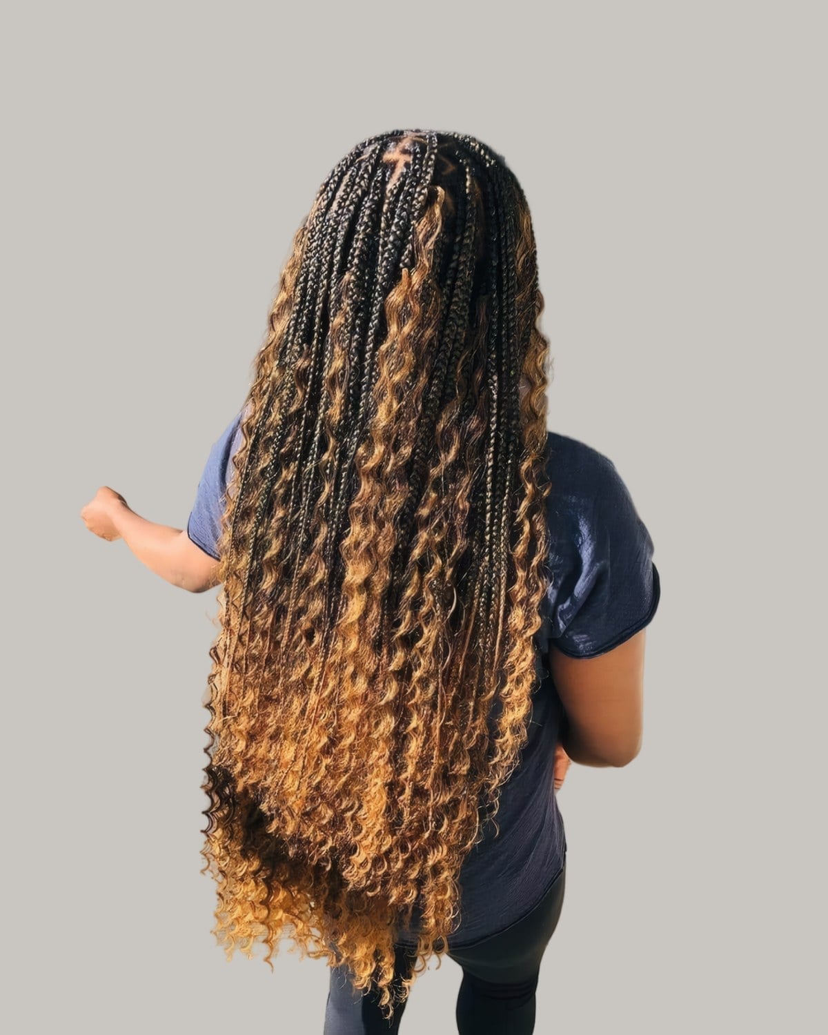 Mid-Back Box Braids Ombre Black To Honey Blonde With Wavy Ends Mid-Back Box Braids Ombre Black To Honey Blonde With Wavy Ends — Two Tone Knotless Braids 2027