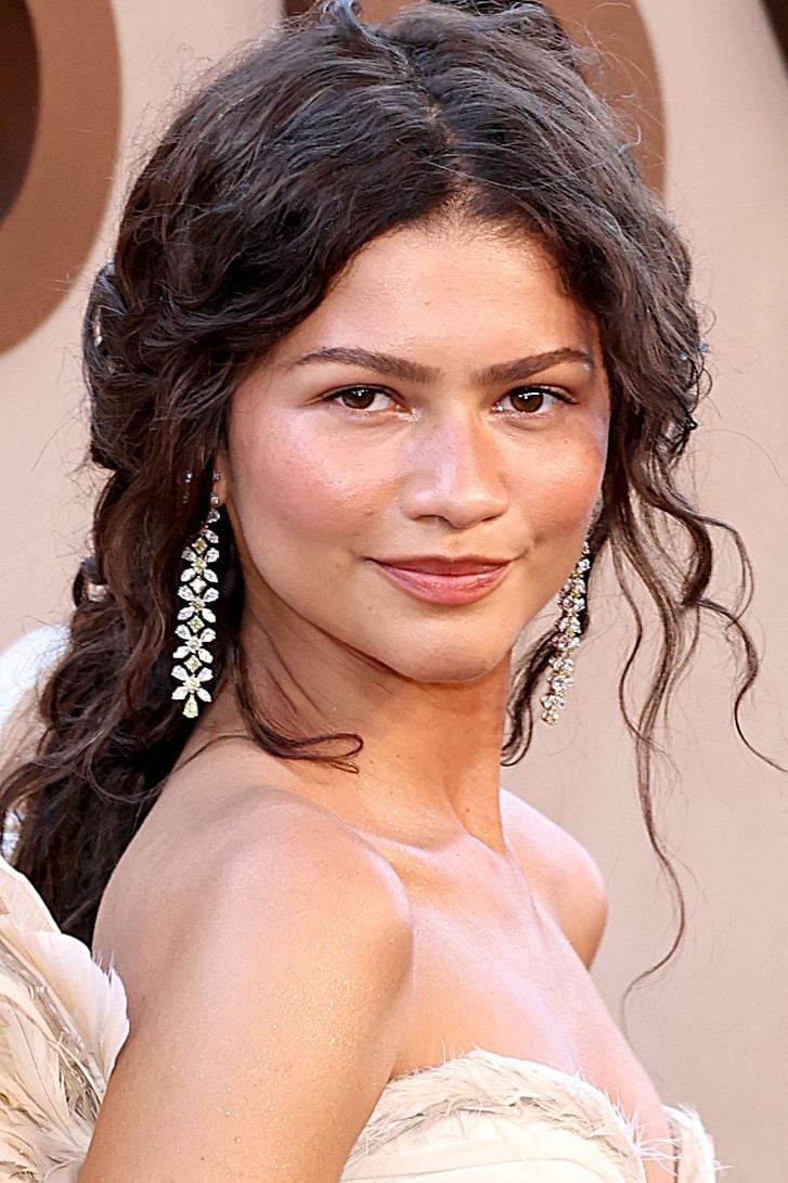 Mid-Back Loose Braid With Soft Curls — Undone Hairstyles 2027