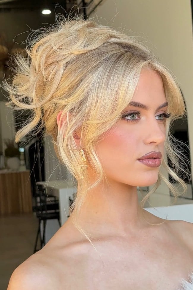 Collarbone Blonde Waves With Face-Framing Pieces — Undone Hairstyles 2027