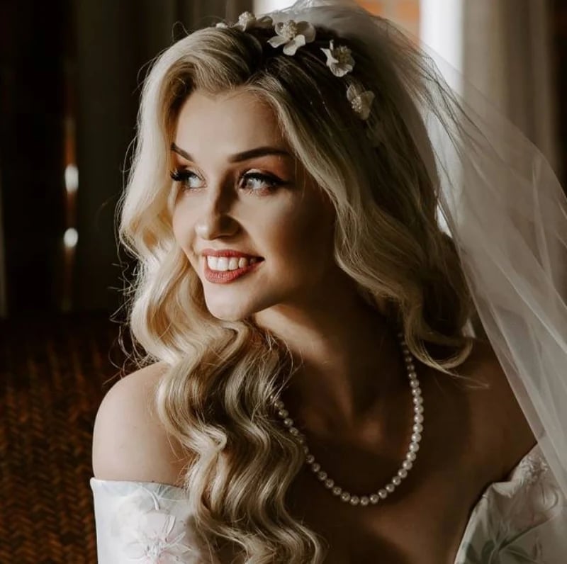 Blonde Loose Waves With Floral Headband Blonde Loose Waves With Floral Headband — Wedding Hair Down 2027