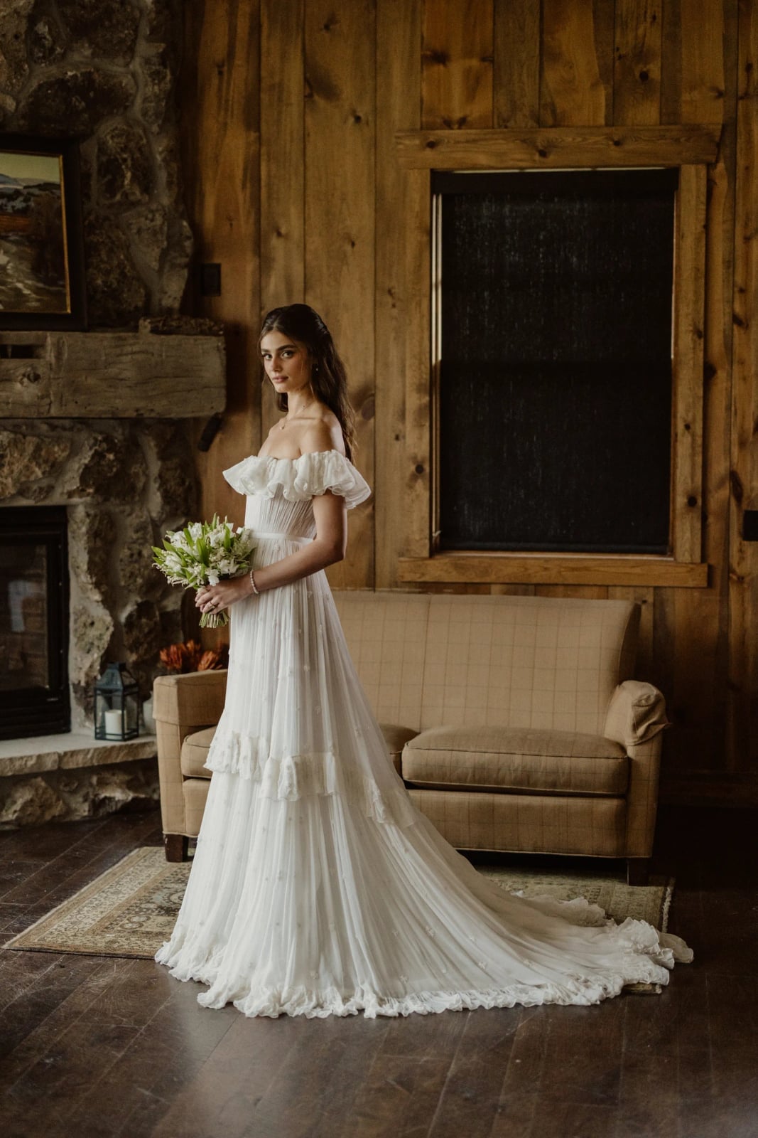 Long Voluminous Loose Waves With Shine Long Voluminous Loose Waves With Shine — Wedding Hair Down 2027