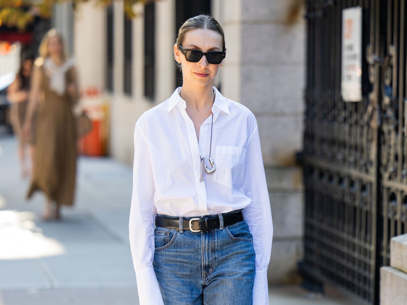 Oversized White Shirt With Belted Jeans Oversized White Shirt With Belted Jeans — White Blouse Outfits 2027