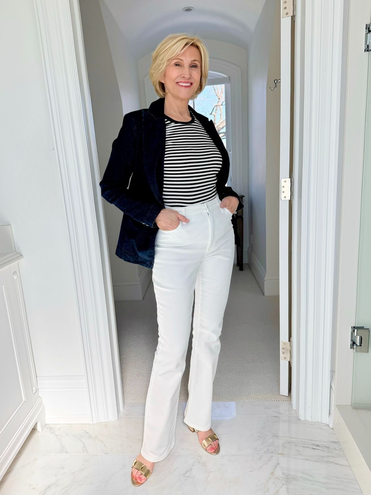 White Bootcut Jeans With Velvet Blazer And Striped T-Shirt White Bootcut Jeans With Velvet Blazer And Striped T-Shirt — White Bootcut Jeans Outfits 2027
