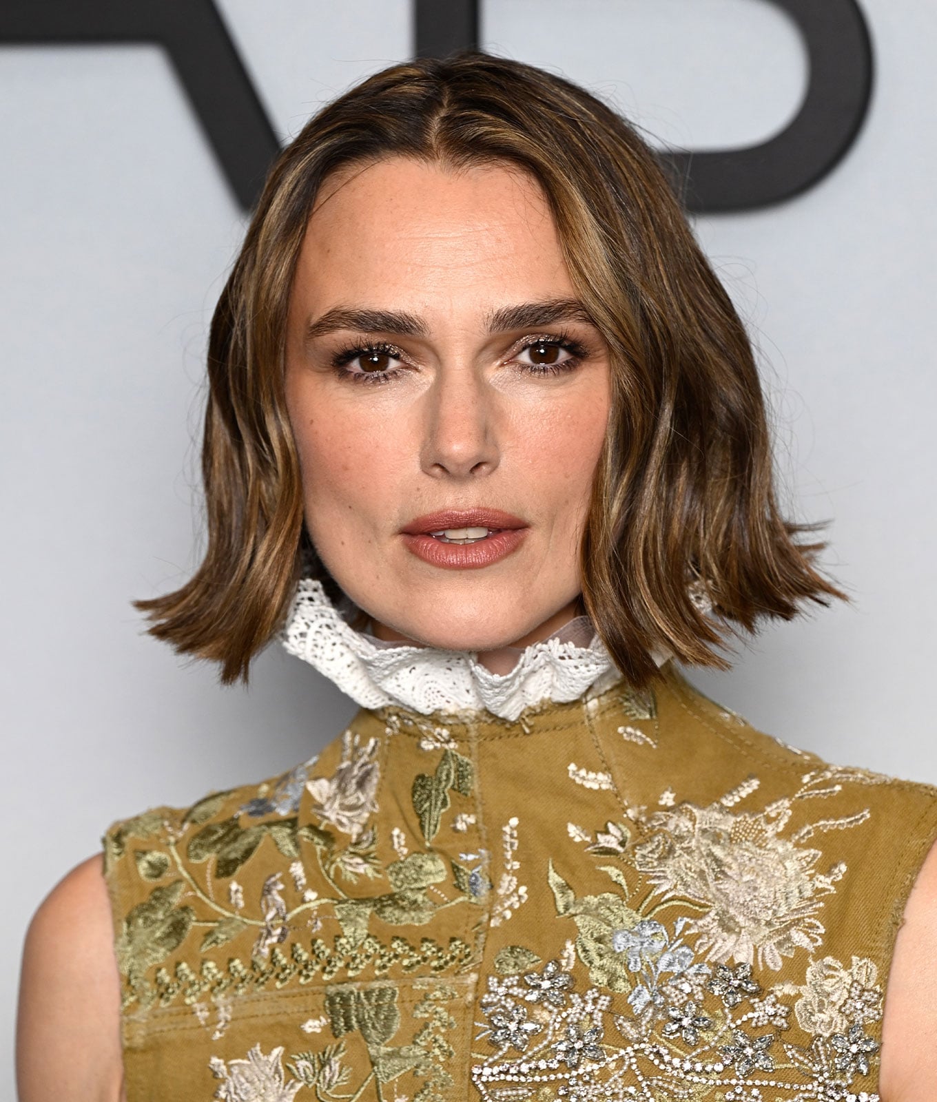 Chin Length Bob With Side Swept Bangs Chin Length Bob With Side Swept Bangs — Winter Hair Gloss 2027