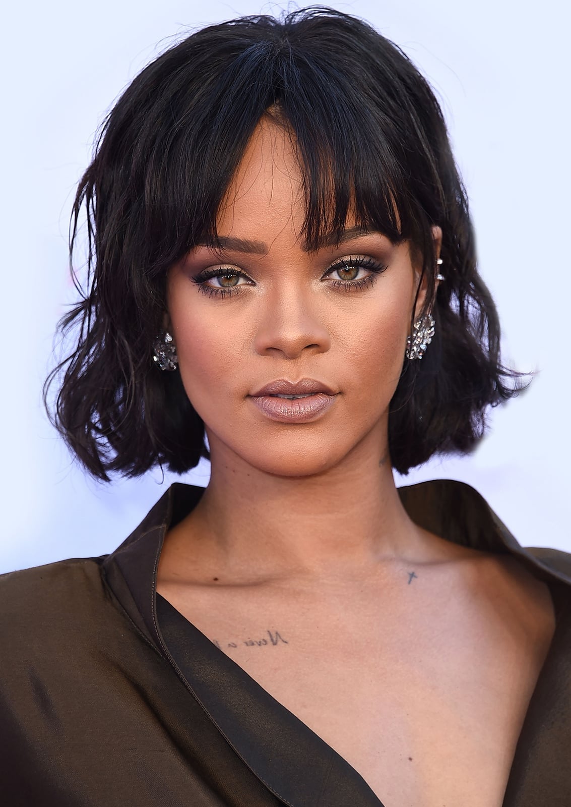 Chin Length Textured Bob With Subtle Waves — Winter Haircuts 2027 for Oval Faces