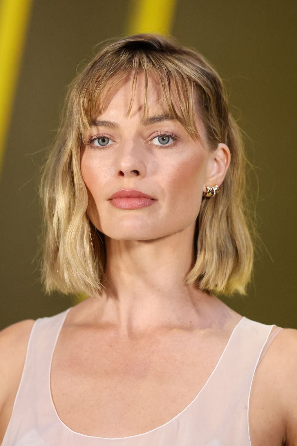 Light Blonde Chin Length Bob With Blunt Bangs — Winter Haircuts 2027 for Oval Faces