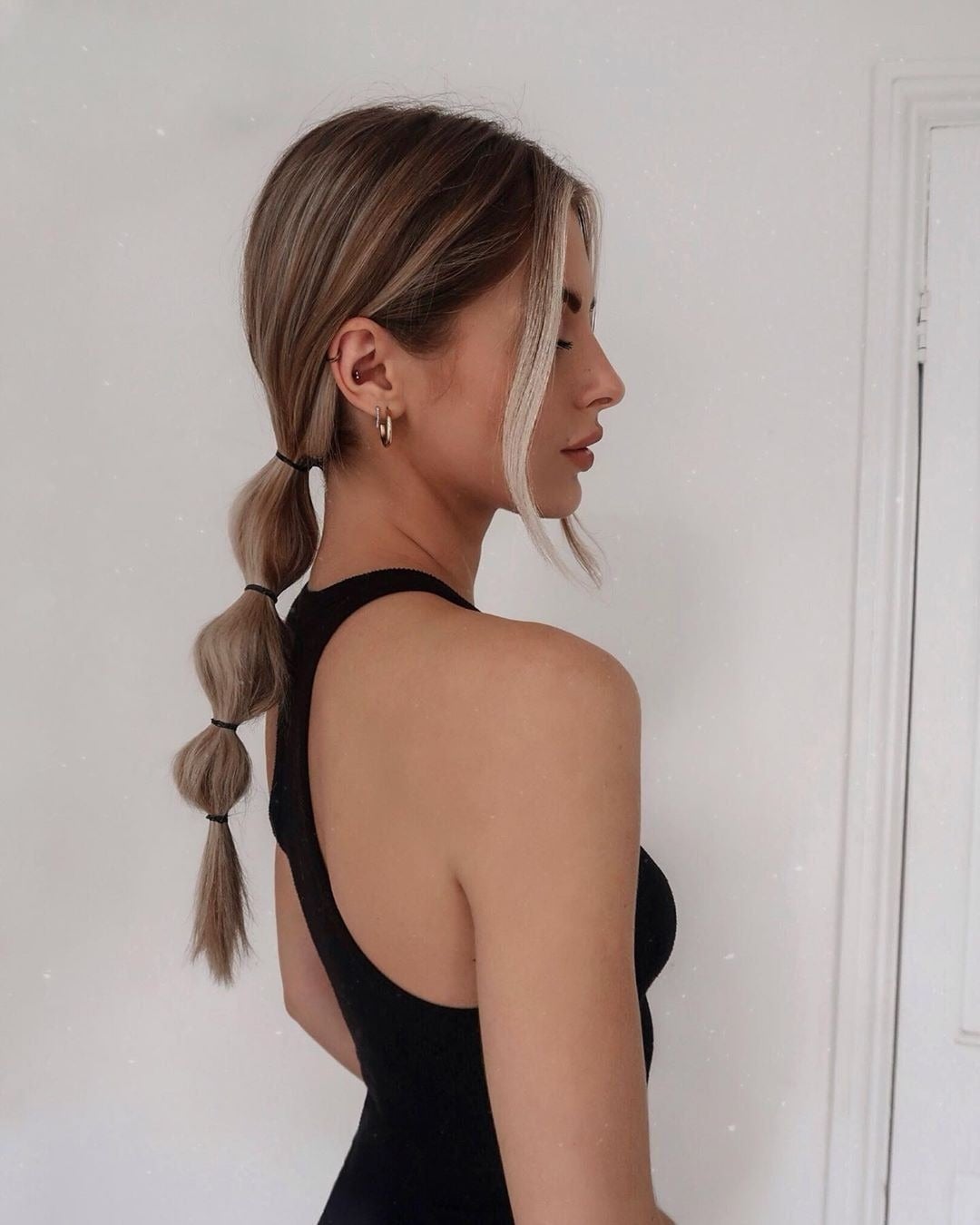 Ash Blonde Bubble Ponytail With Face-Framing Pieces Ash Blonde Bubble Ponytail With Face-Framing Pieces — Winter Ponytail Hairstyles 2027