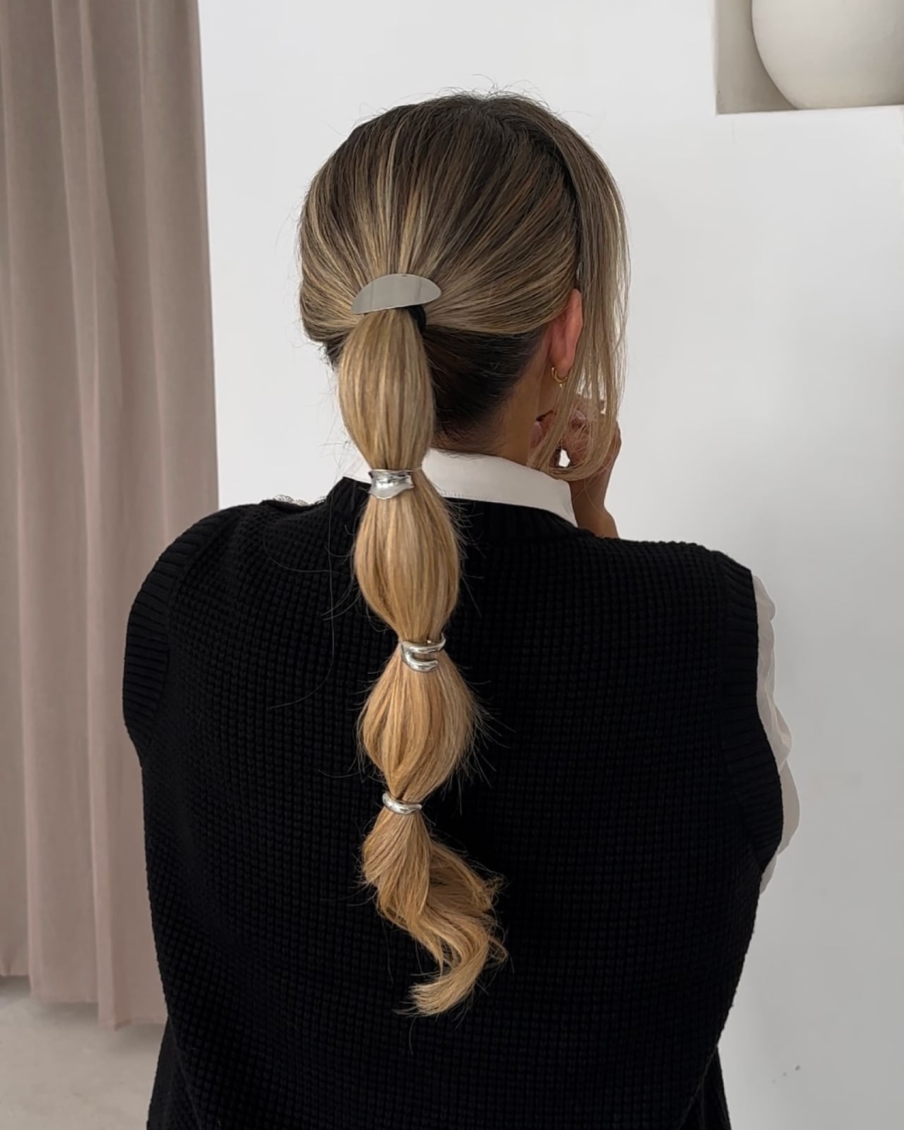 Collarbone Bubble Ponytail With Highlights Collarbone Bubble Ponytail With Highlights — Winter Ponytail Hairstyles 2027