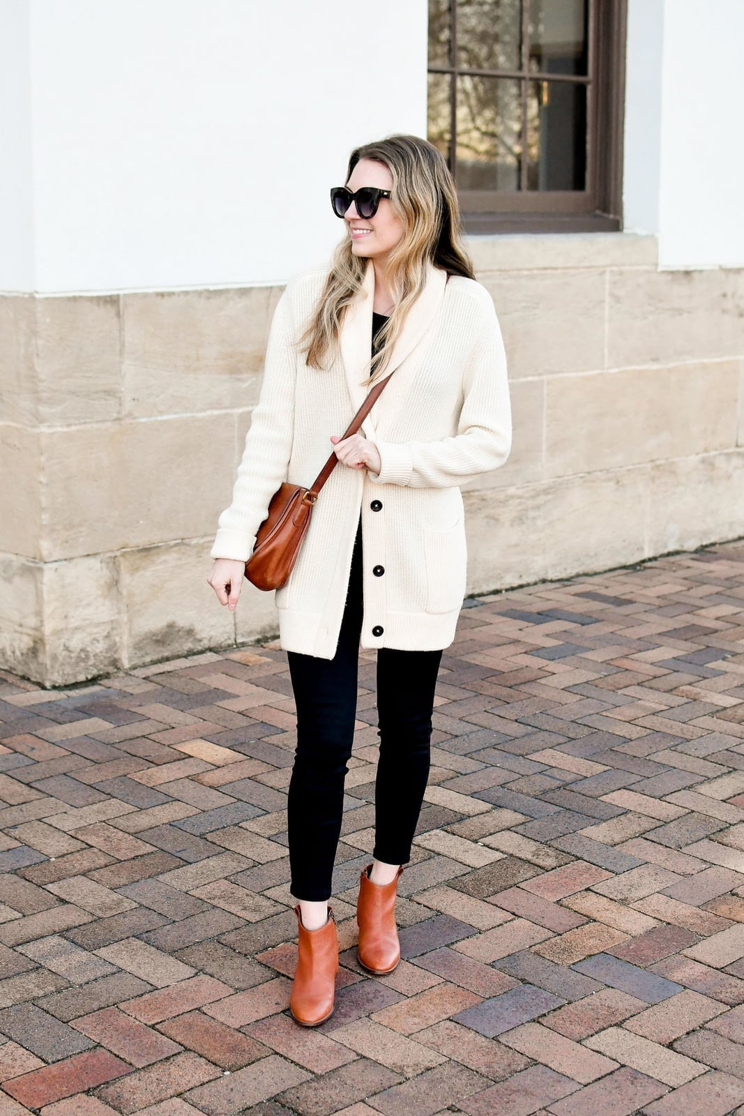Cream longline cardigan over black skinny jeans Cream longline cardigan over black skinny jeans — Winter to Spring Transition Outfits 2027