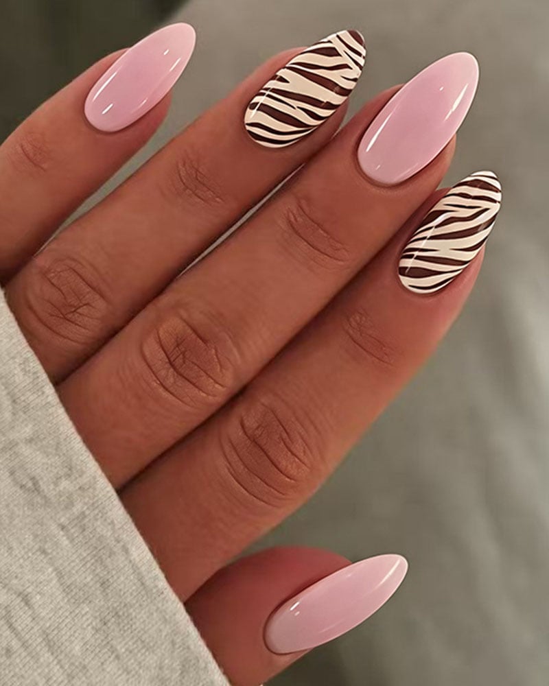 Light Pink with Brown Zebra Accents Light Pink with Brown Zebra Accents — Zebra Nails 2027