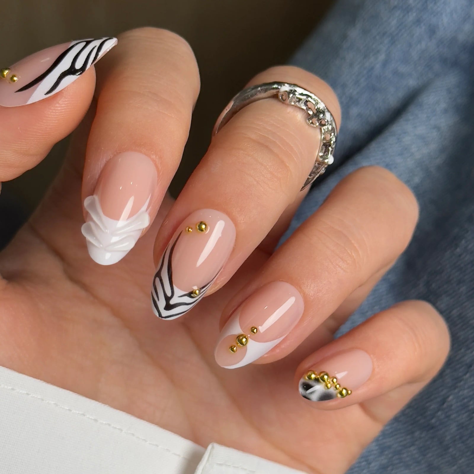 Zebra French Tips with Embellishments Zebra French Tips with Embellishments — Zebra Nails 2027