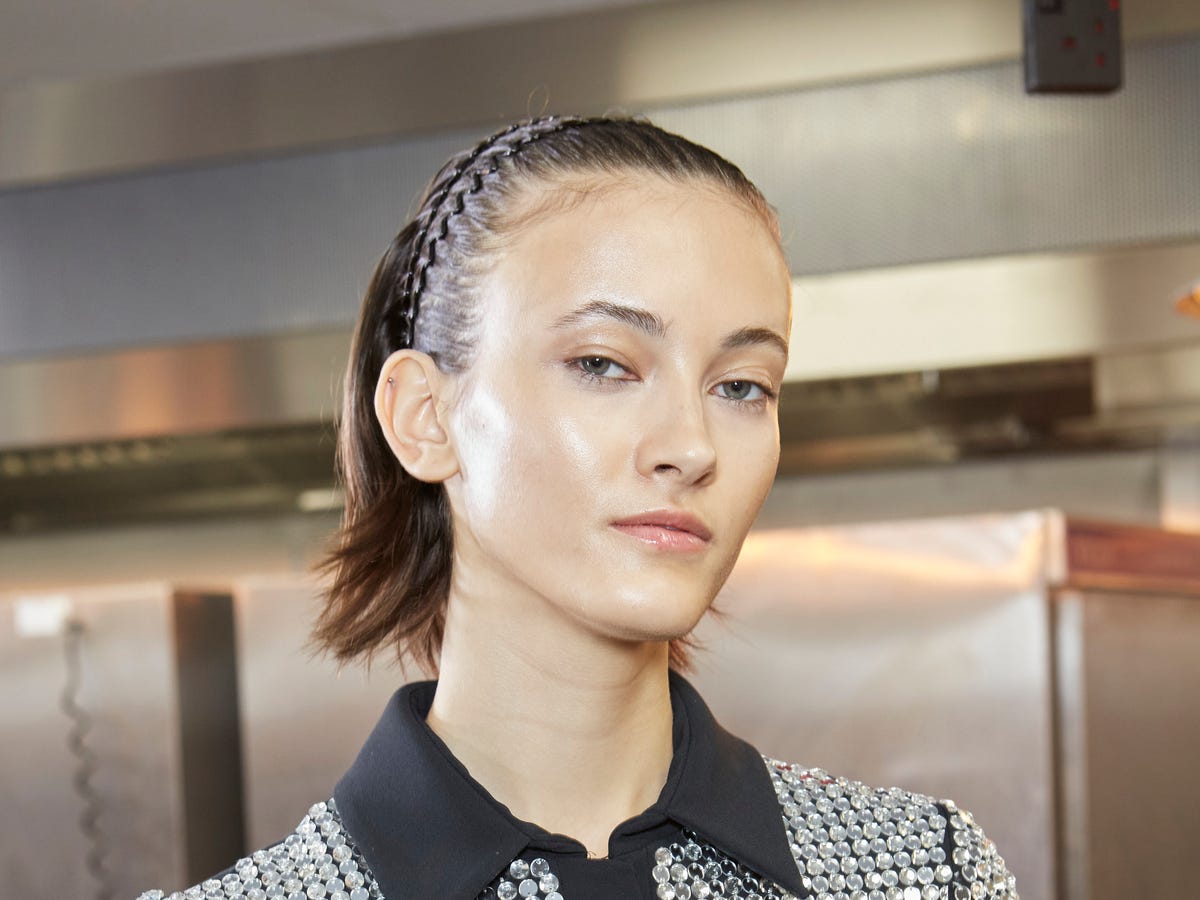 Chin Length Dark Blonde Bob With Ponytail — Zigzag Headband Hairstyles 2027